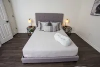 Pet-Friendly, Luxurious Modern Home ✨5 min to Downtown✨