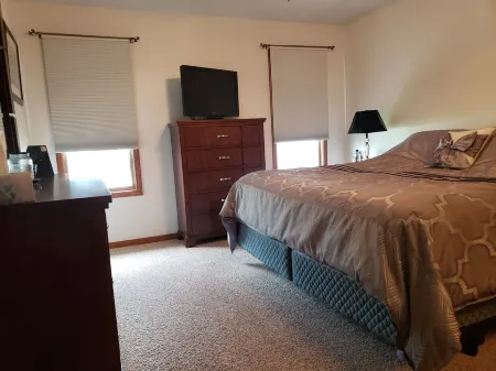 Comfortable home away from home. Close to ONU and all grocery and restaurants.