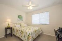 NOW AVAILABLE FOR SEASON!! 3/2 Tommy Bahama Unit Fully furnished, corner unit ! Các khách sạn ở Collier County