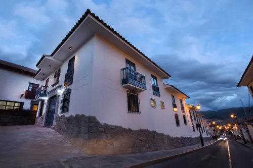 โมโต้ บาย ฮิลตัน คุสโก