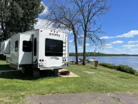 Lakeside 5th Wheel on beautiful Nelson Lake Hotels in Lenroot