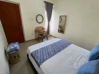 Zizi's Cirebon Townhouse Hotels in Talun