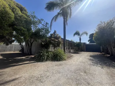 Classic beach Getaway - Close to winery region and beach! Hotels near ALDI