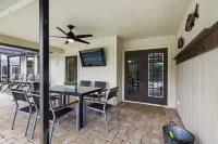 Siesta Key Serenity: Home with Heated Pool, Pond View Oasis in Heart of Sarasota