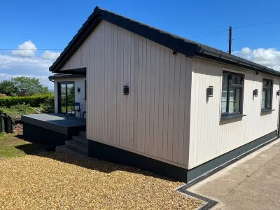Secure, Detached bungalow overlooking Weston-super-Mare, the Severn and Wales 업힐 자연보호지역 주변 호텔