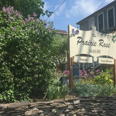 The Prairie Rose Guesthouse-  Strawberry Wilderness at your Doorstep