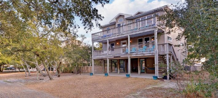 "Good Tides" Oceanside beach house with private heated pool & hot tub, Duck, NC Hotels in Duck