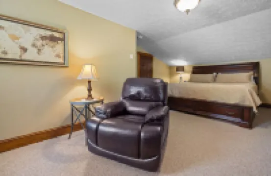 In town spacious home hot tub WIFI minutes from area attractions