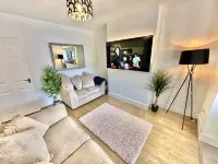 Large Four Bedroom - With Hot Tub and Parking - Sleeps 8