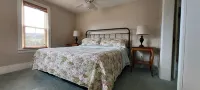Historic Farmhouse with private river access to Juniata River