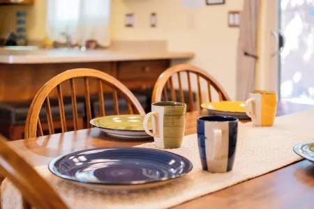 Well appointed condo close to trails with pool and hot tub. Enjoy the views