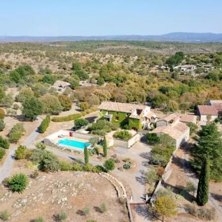 Gîte l'Escoussou 110 m², 3 Rooms, Charm, Nature, Heated Pool, South Ardèche Отели в г. Жуайёз