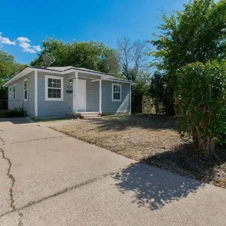 Cheerful 3 bedroom house near downtown and close to hospitals