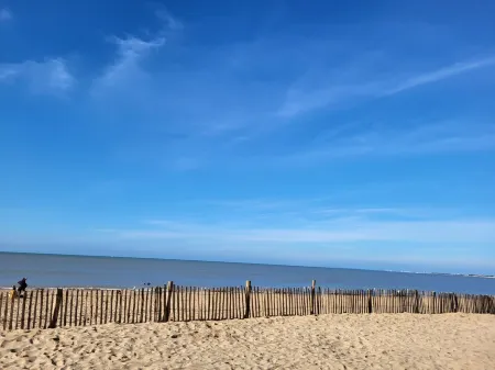 Holiday house in residence Отели в г. Шателайон-Плаж