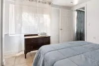 Modern 2BR home; 5 min walk to downtown Milford! Hotels near Milford Pottery