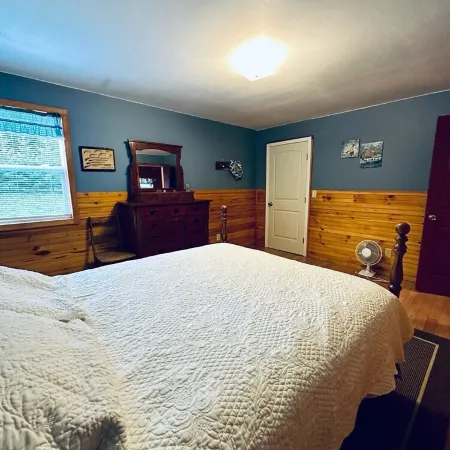 Spacious, secluded cabin