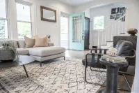 3 BR cozy + renovated walkable downtown stay Hotels in Hilliard