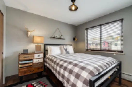 Lakeside One-Bedroom with Balcony/Views! Close to Keystone.