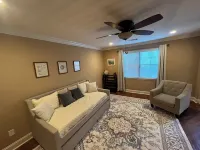 Spacious 2 BR/2.5 BA Townhome, 3 mi from Campus