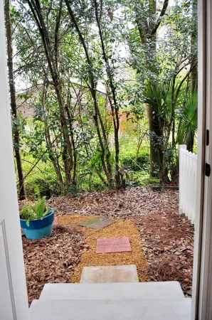 Peaceful Poolside Guesthouse just off I75