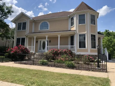 Beautiful Home in Happy Valley 2.2 Miles from Beaver Stadium