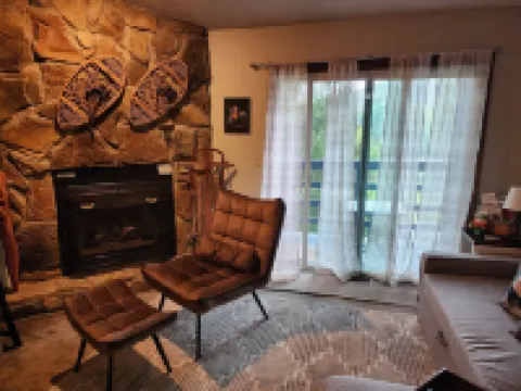 Walk to Dolly Sods, Balcony Mountain View’s  + Gas Grill & Jacuzzi Tub! 3rd FL.