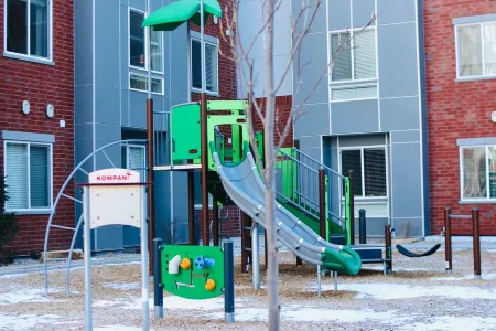 1 Bd/1 Ba w/ Pool, Gym, Hot Tub, Pickleball, Arcade, Pool Table, Shuffle Board