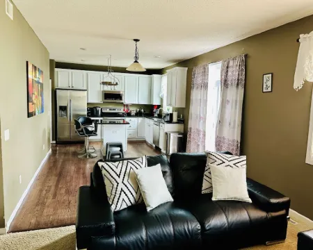 5 Bedroom Private Villa with Peloton Bike Hotels in Shakopee