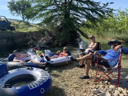 Cozy Cottage on the Frio-unplug and recharge