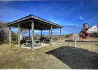 Quiet Island Hideaway with private beach access/pool, near shops and food.