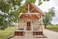 Cabin w modern upgrades next to the BEST wine, stars, peace, hot tub, relax