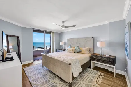 Somerset 404..Newly Remodeled Beach Front. 3 Bdrm 3 Bath, Den w/ Sofa Sleeper Отели в г. Марко-Айленд
