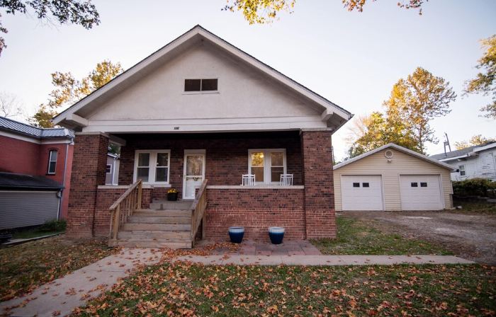 The Landing is a Cheerful 3 bedroom 2 bath home!