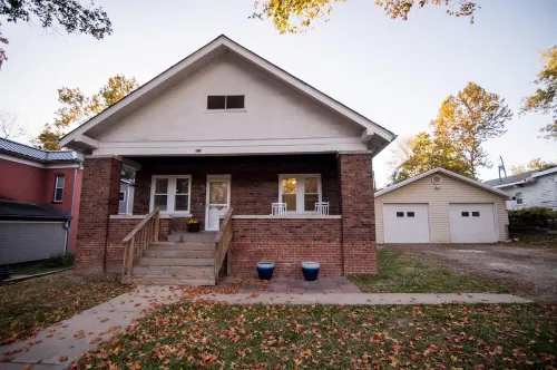 The Landing is a Cheerful 3 bedroom 2 bath home!