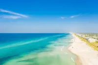 *NEW* Clean Beach Retreat- 2.5 block walk to the beach