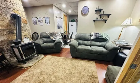 Bear Valley Cabin, a  beautiful secluded oasis 4 a Romantic or family getaway. Отели в г. Форт