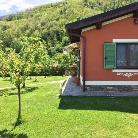 NATURE - cottage with garden, shared pool, private veranda