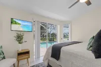 Waterview! 5 bdrms! 10 minutes to Fort Myers Beach
