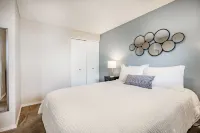 Soak & Snooze at Birch Bay w Hot Tub & K Bed - 203