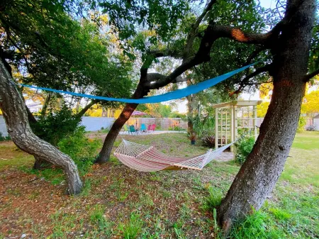 Walking Distance To The Beach/Free Bikes