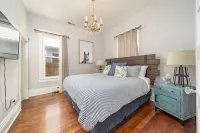 Updated Downtown Bungalow Centrally Located - 주방