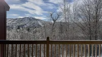 Spacious Townhome with breathtaking views of Mount Snow. 5 min Shuttle to ski