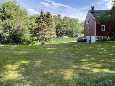 Newly Renovated Cottage with views of Barter's Creek Kittery Dance Hall附近的飯店