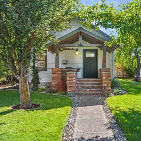 Downtown Craftsman with King Bed and Private Yard - Walk Everywhere