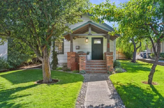 Downtown Craftsman with King Bed and Private Yard - Walk Everywhere