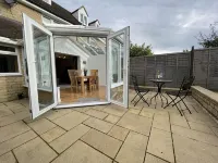 Cotswold apartment with private parking!