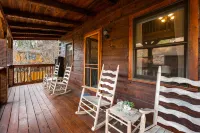 3 minutes to parkway!! Hot tub!! Flat driveway!!