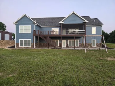 Creekside Manor is you ultimate vacation home to relax with the whole family. Charles T. “Chuck” Tate Waterfront 주변 호텔