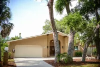 Bahama Villa - Minutes to Venice Beaches-ping-pong-pickle ball court-game room