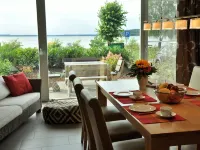 Beach house, 200 square meters. Wf., Directly on the Plauer See, Müritz, 30m to beach, Sky Hotels in Funfseen